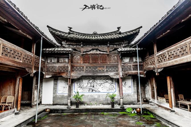 何云伟人生赢家，高调晒荣誉证书，获优秀员工奖，成听云轩座上宾